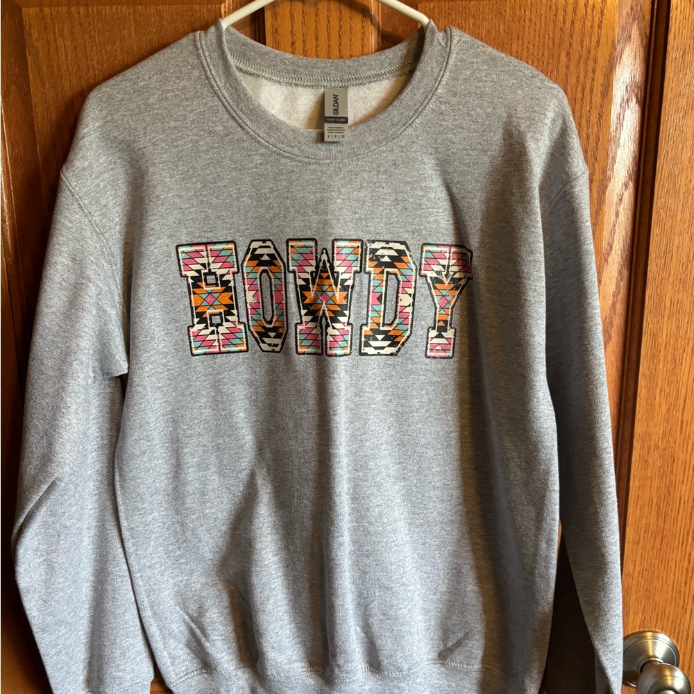 Gray Gildan Women’s Sweater with 'Howdy' Design S